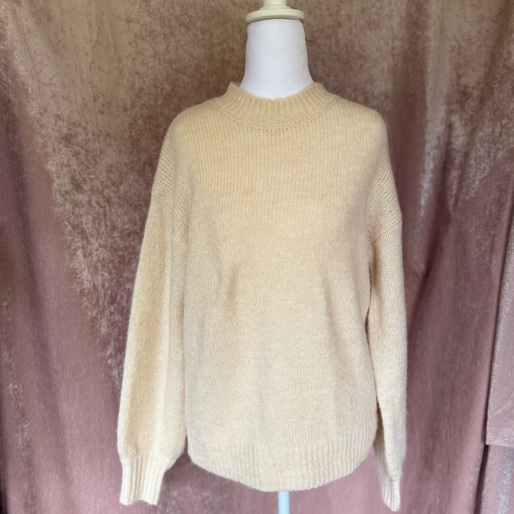 Cozy Cream White Fuzzy Knit Pullover Sweater XS